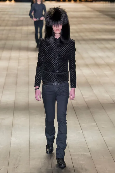 Look 32